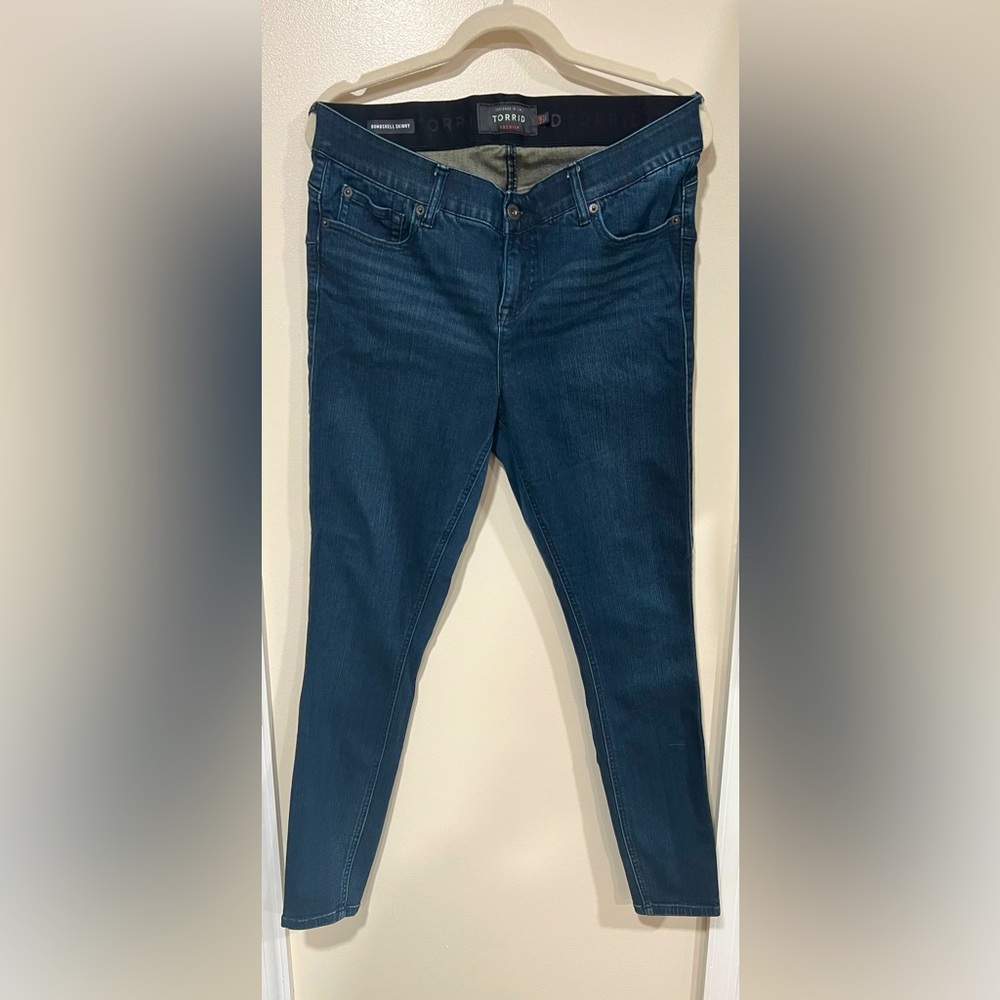 Torrid Bombshell Blue Jeans high-rise - Picture 2 of 2